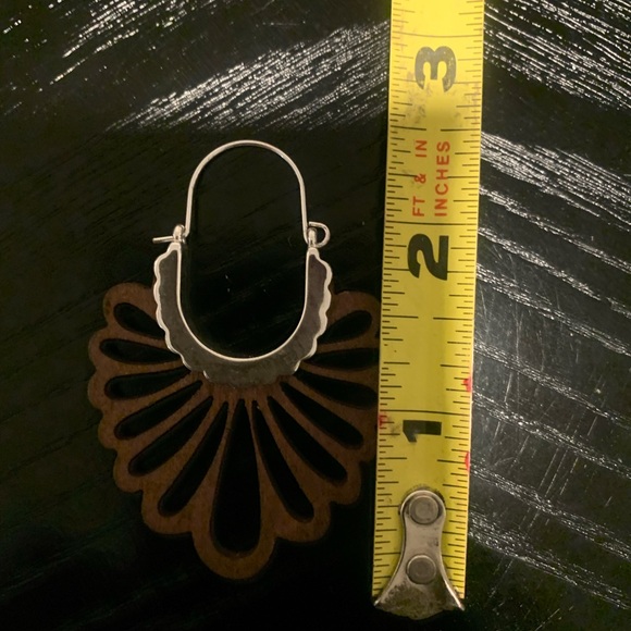 Ladies wooden earrings - Picture 5 of 7